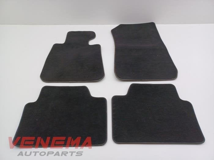 Kit tapis d'un BMW 3-Serie, Autos : Pièces & Accessoires, -, 3 mois de garantie, Utilisé, -