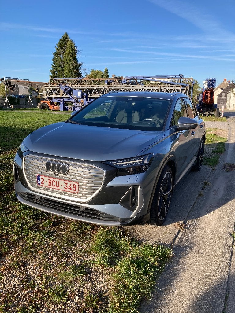 Audi Q4 Etron édition 40 bleue, Autos, Cuir, Achat, Euro 6, Entretenue par le concessionnaire