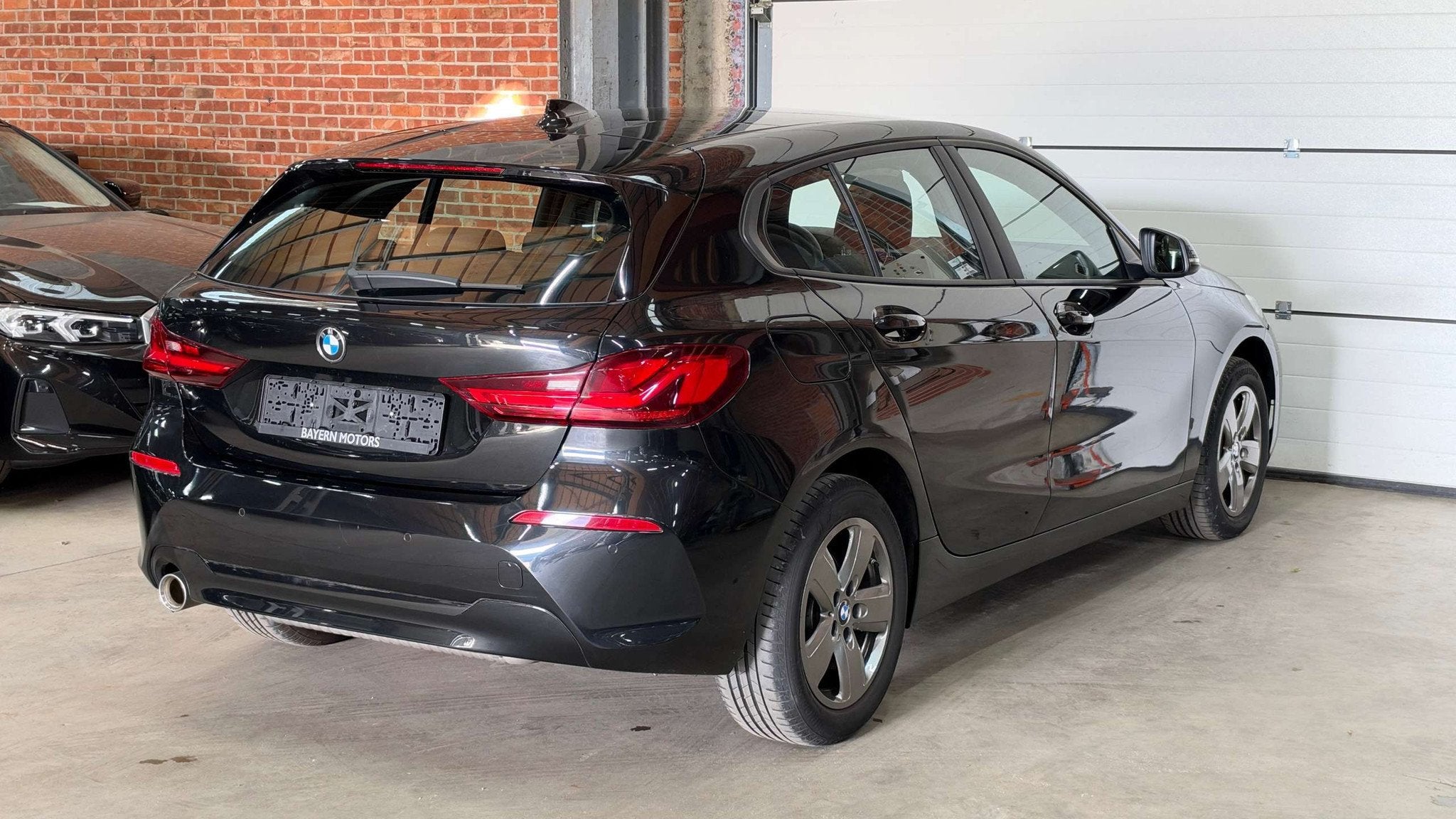 BMW 116 iA | 79.000km | 2023 | Automaat | Benzine | Garant, Auto's, Automaat, Gebruikt, Zwart, Zwart