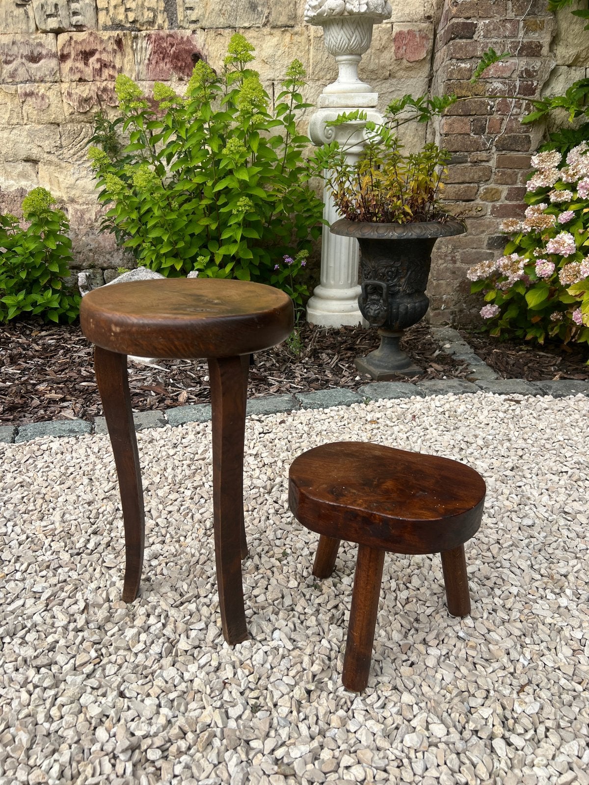 Set van twee massiefhouten krukjes, Enlèvement, Comme neuf