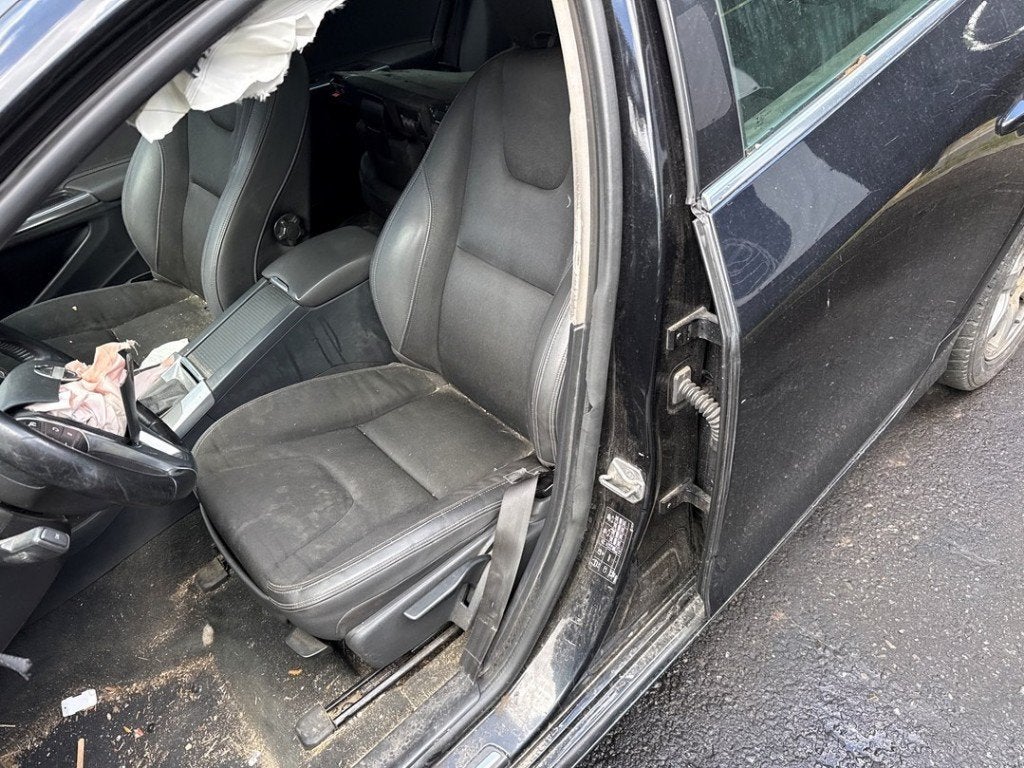 SIEGE AVANT GAUCHE ( CONDUCTEUR ) Volvo V60 I (FW / GW), Info@volvocars.com, Volvo Car Germany GmbH, Siegburger Straße 229
50679  Köln, DE