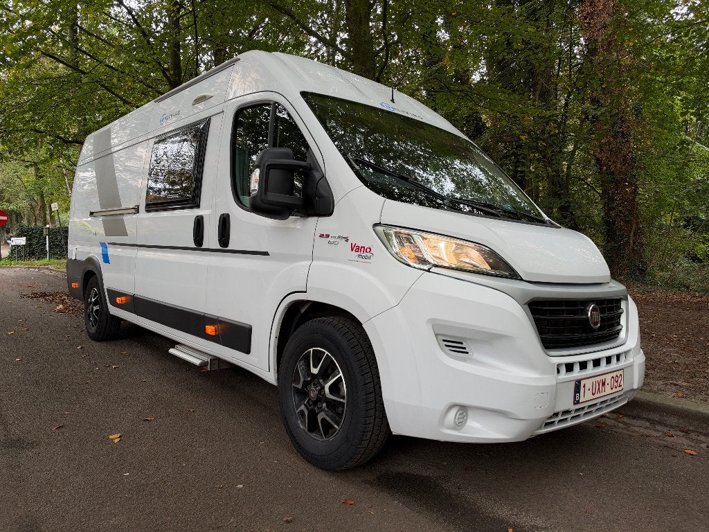 Camping-car Adria Sunliving de '18 + Sawiko porte-scooter, Caravanes & Camping, Jusqu'à 4, Siège standard, Fiat, Diesel