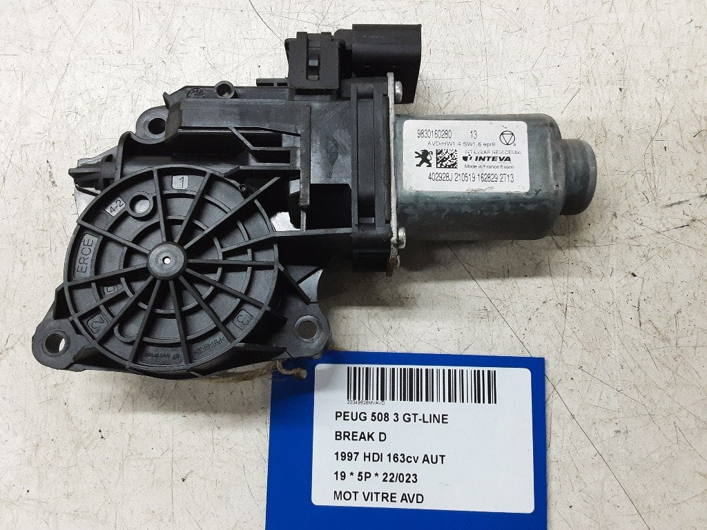 MOTEUR LEVE VITRE ELECTRIQUE AVANT DROIT (9830160280), Utilisé, Avant, Peugeot