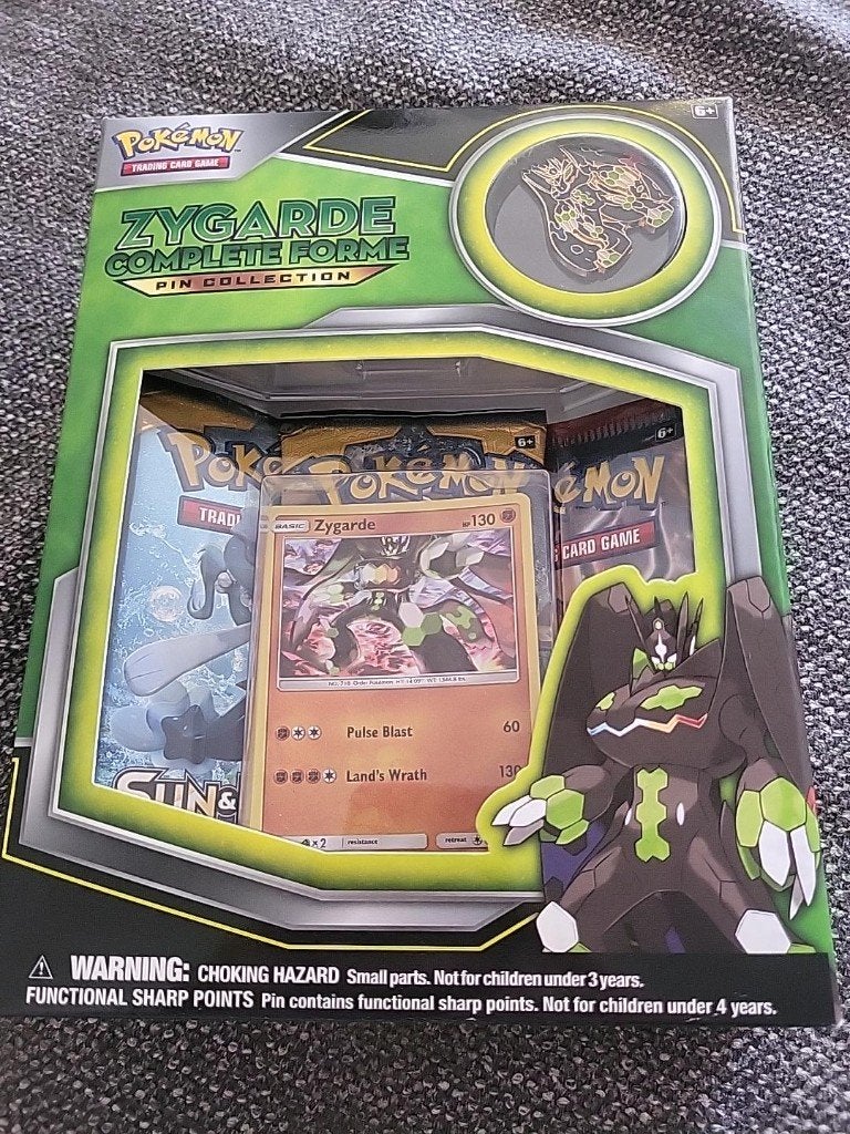 Pokémon TCG Zygarde Complete Forme Pin Collection – 2017, Enlèvement ou Envoi, Neuf, Booster box, Foil