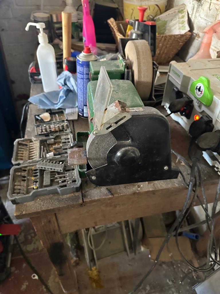 Tafel slijpmachine met natte wedsteen, Ophalen, Gebruikt, Minder dan 700 watt, Werkbankslijpmachine