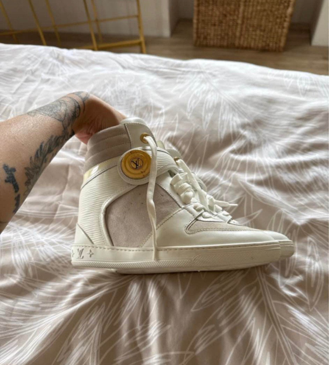 witte sneakers louis vuitton, Enlèvement, Comme neuf