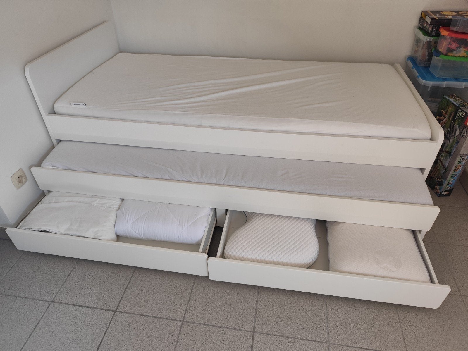 Släkt bedframe met onderbed en opberger, wit, 90x200 cm, Ophalen, Zo goed als nieuw