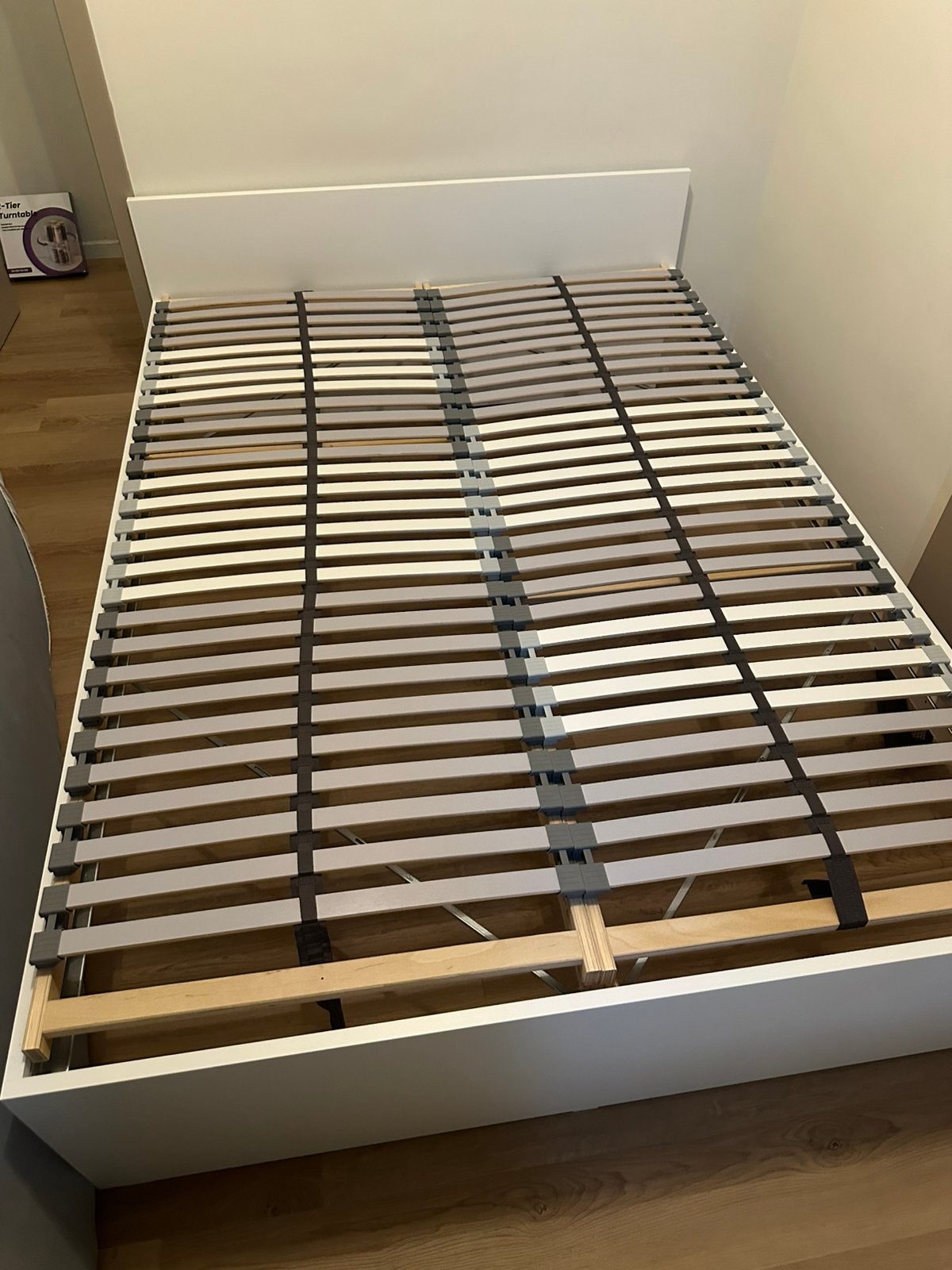 Vihals bedframe 140x200 + bodemlatten, Ophalen, Zo goed als nieuw