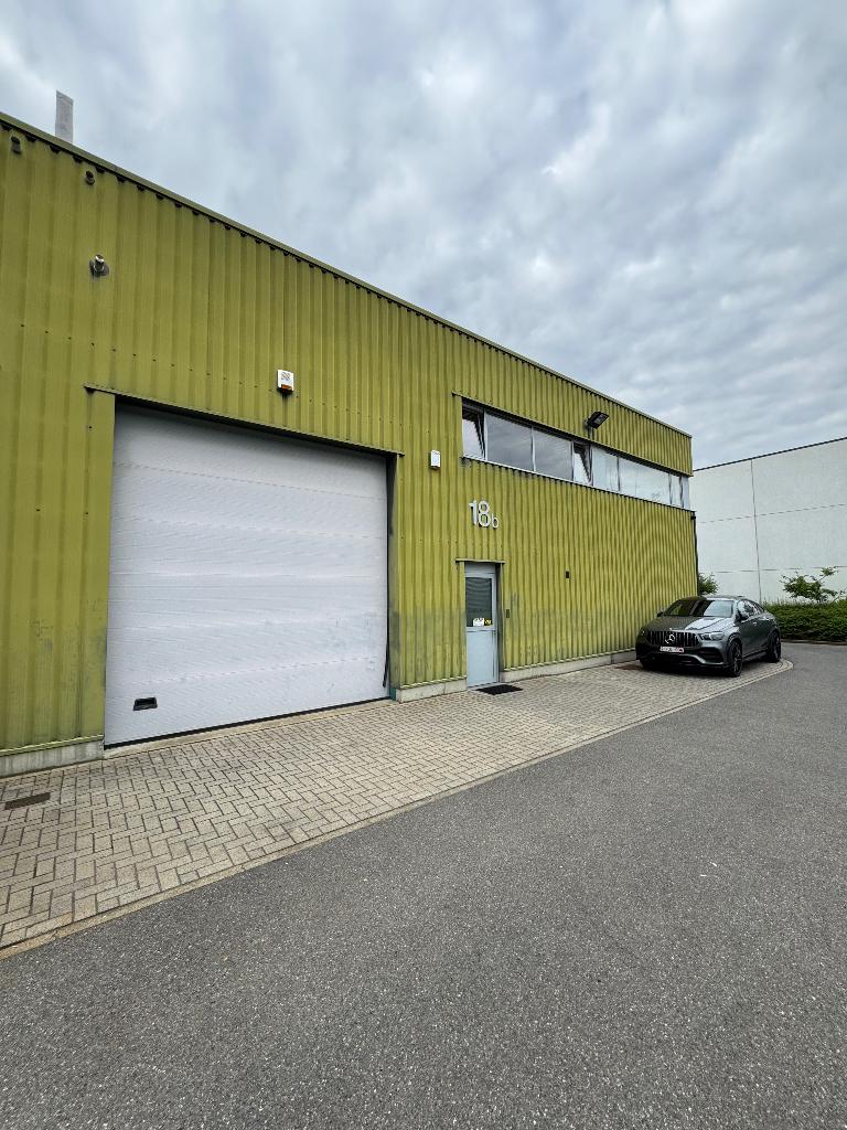 Polyvalente bedrijfsruimte met douche & verwarming te huur, Articles professionnels, Aménagement de Bureau & Magasin | Entrepôt, Rayonnage & Stockage