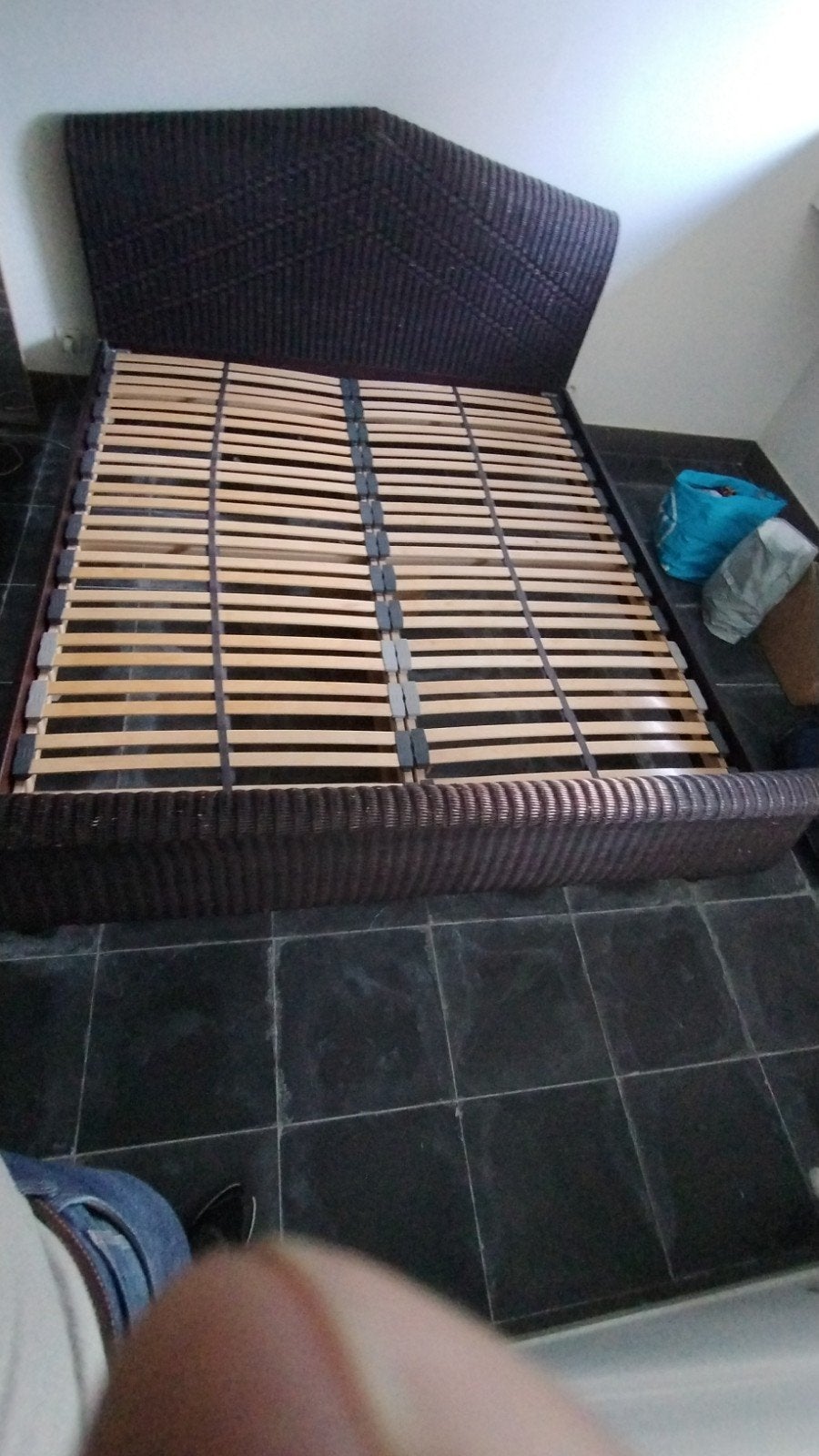 Bed frame 200x180 rieten kader, Huis en Inrichting, Slaapkamer | Bedden, Ophalen