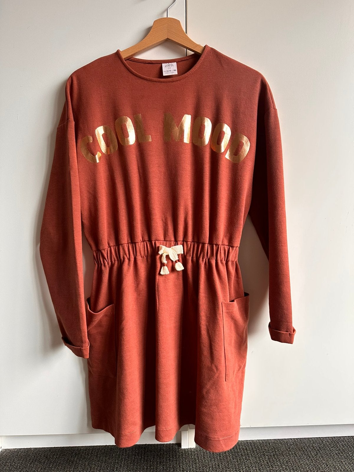 Kleedje, sweaterstof bruin/bordeau Zara, Kinderen en Baby's, Ophalen, Gebruikt, Meisje, Jurk of Rok