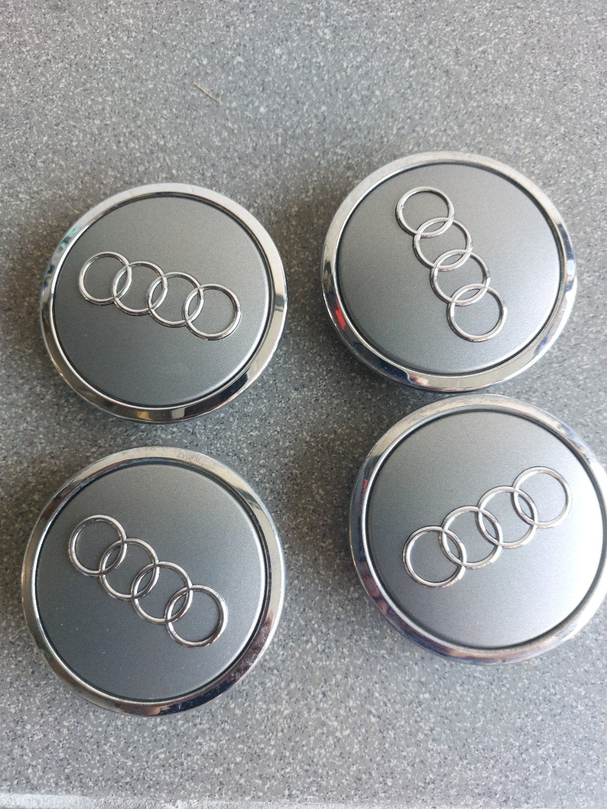 Originele Audi naafkappen, Ophalen
