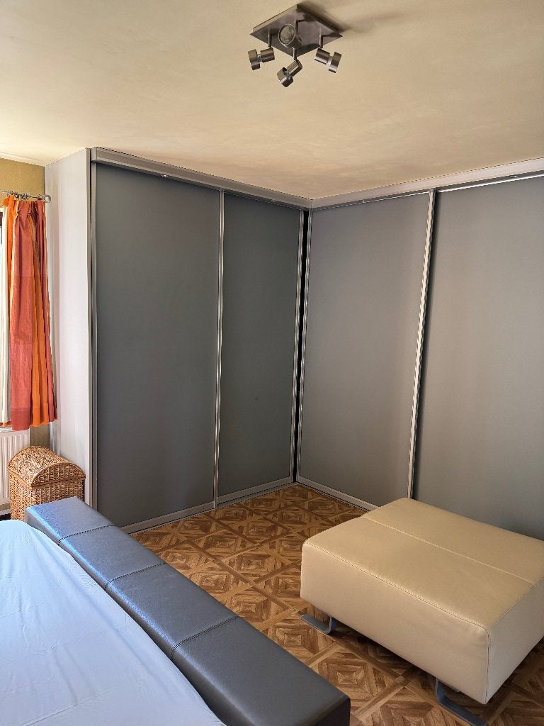 Kast in U-vorm, 7 schuifdeuren met spiegel, 475 cm breed, 200 cm ou plus, Enlèvement, Utilisé, 200 cm ou plus