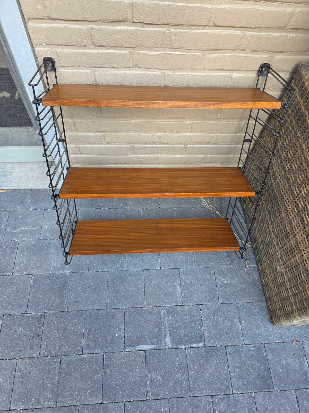 tomado rek teak hout, Enlèvement
