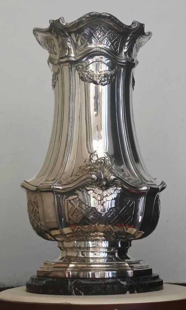 Christofle Galia verzilverd vaas op marmeren stand, Ophalen of Verzenden