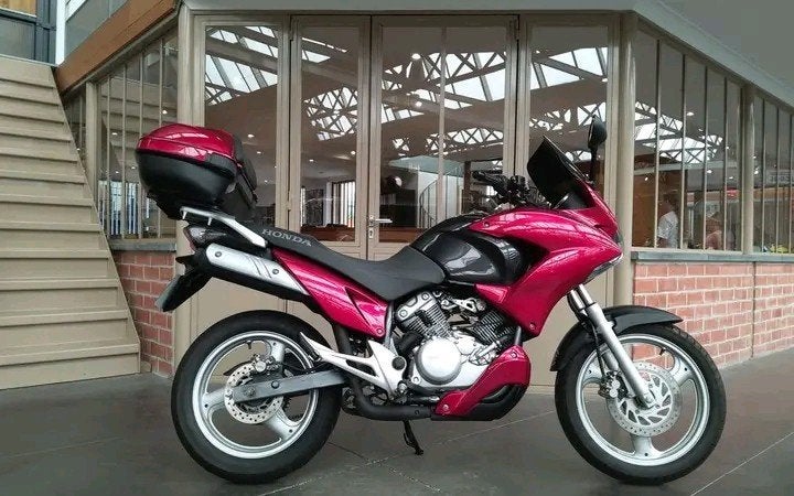 HONDA XL 125 VARADERO  Levering in heel Europa., Motoren, Bedrijf