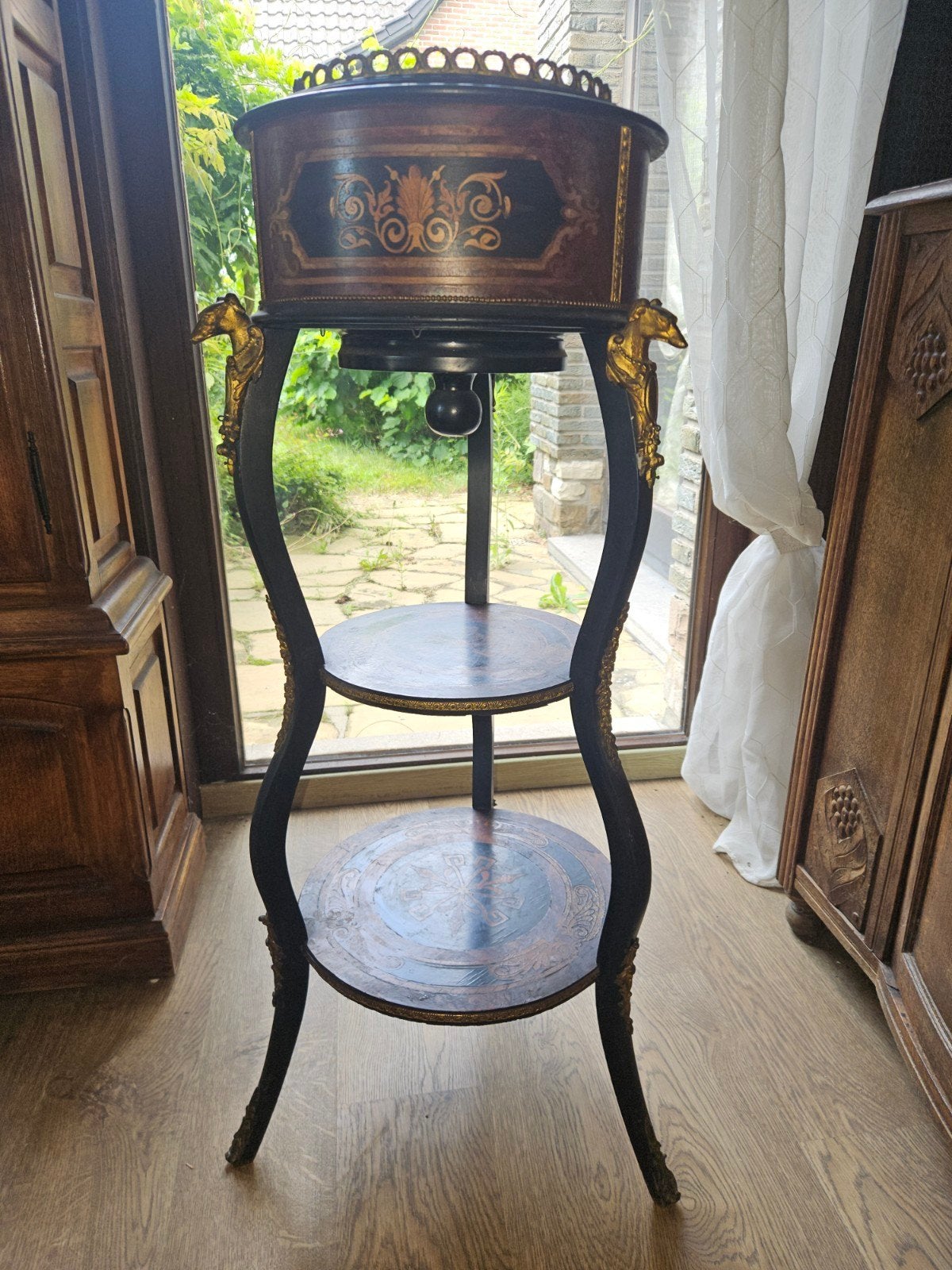 Jardinière époque Napoléon III, Enlèvement