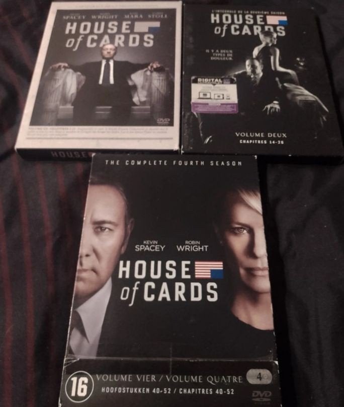 A vendre coffret dvd intégral saison1,2,4 série House Cards, Enlèvement ou Envoi, Saison 1, Comme neuf, À partir de 16 ans