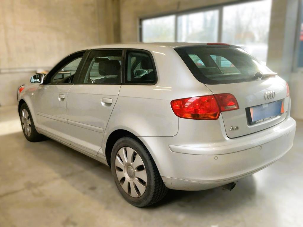 Audi A3 1.6i Attraction Leder Stoelverw. Cruise Garantie, Auto's, Audi, Voorwielaandrijving, 75 kW, Gebruikt, Zwart