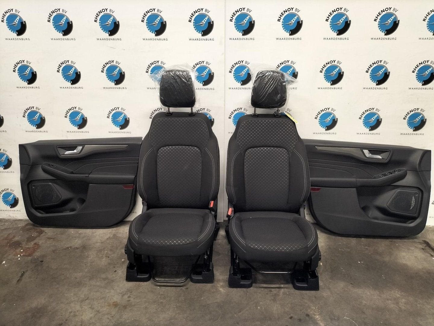 FORD KUGA TITANIUM INTERIEUR COMPLEET 2024, Ophalen of Verzenden, Gebruikt, ARN erkend