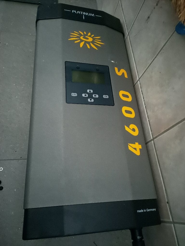 Omvormer, Doe-het-zelf en Bouw, Zonnepanelen en Toebehoren, Ophalen, Gebruikt, Overige typen, 200 wattpiek of meer