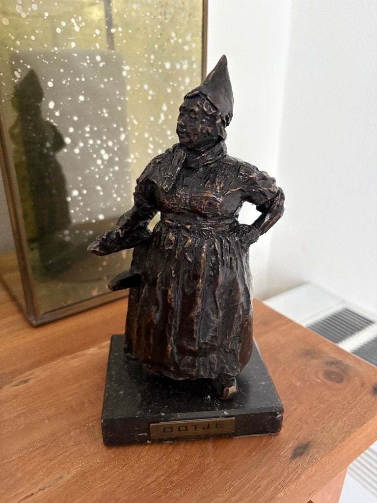 Ootje : Jans van Baarsen, Antiek en Kunst, Kunst | Beelden en Houtsnijwerken, Ophalen of Verzenden, Brons, 20 - 50 cm, Op sokkel