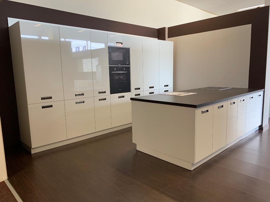 Showroom Eiland Keuken moet weg wegens verbouwingen, Huis en Inrichting, Keuken | Complete keukens, Ophalen, Hobomat@hotmail.com