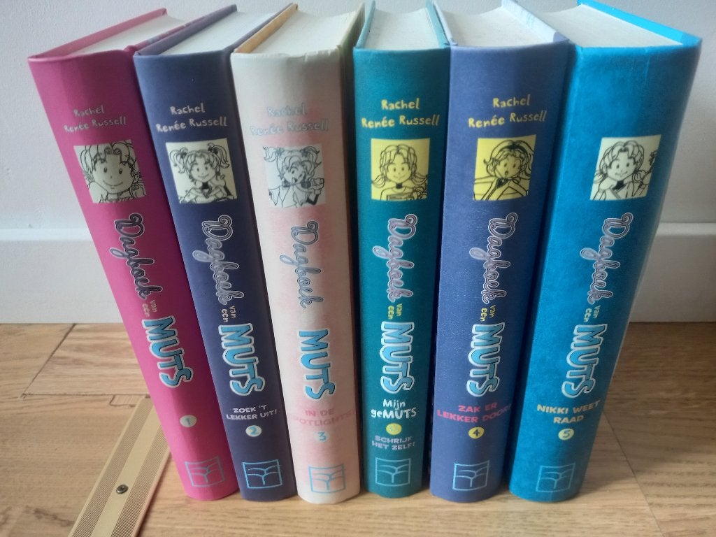 Boeken 1 - 5 uit reeks 'dagboek van een muts', Boeken, Ophalen of Verzenden, Gelezen, Russel, Verhalen