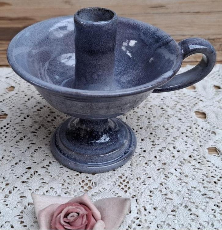 Blauwe keramieke potterie blaker op voet,Terra, Milsbeek, Enlèvement ou Envoi