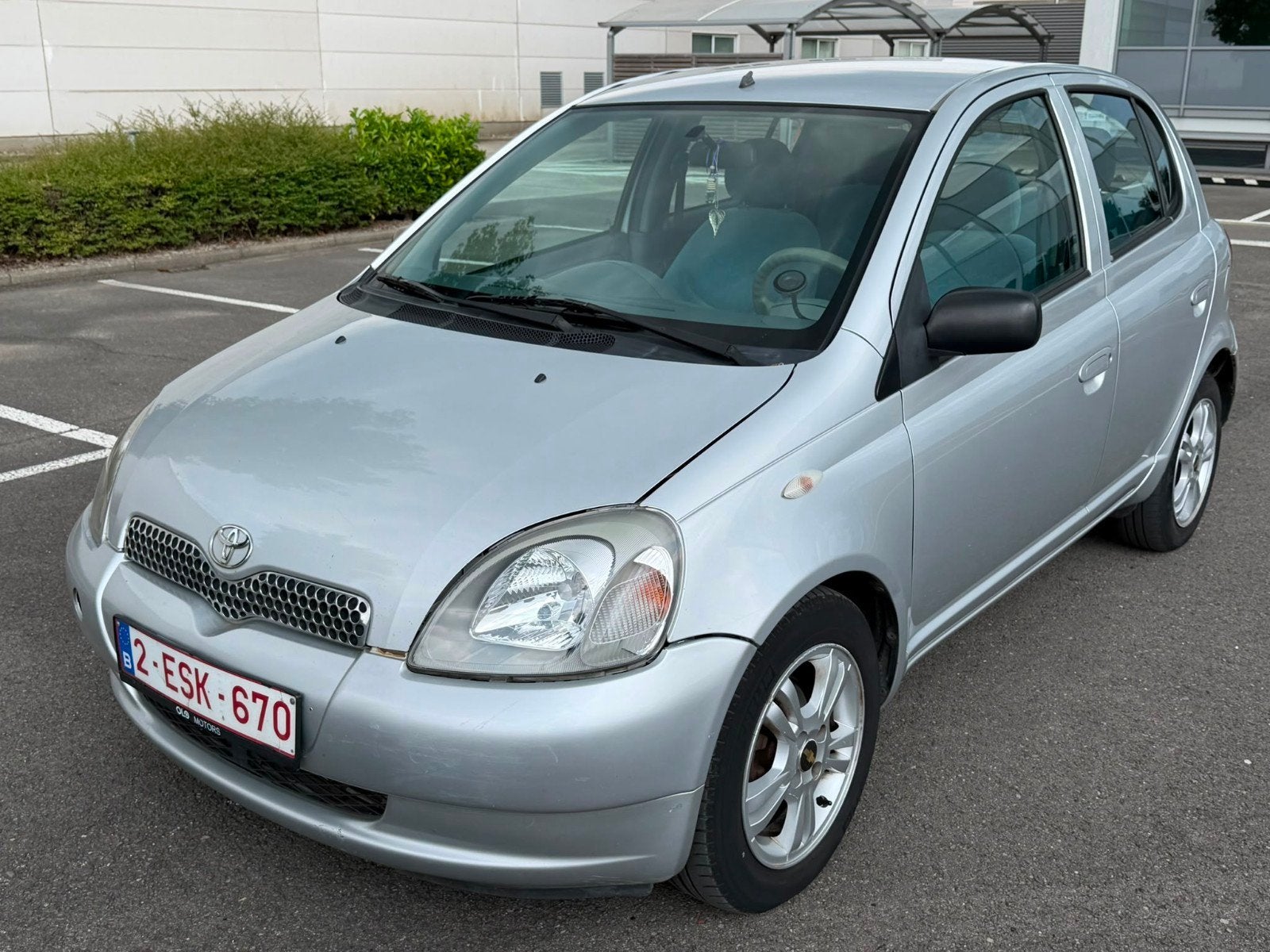 Toyota Yaris 1.3 Autmaat met Airco Met Keuring, Autos, Argent ou Gris, Achat, 1299 cm³, Bleu