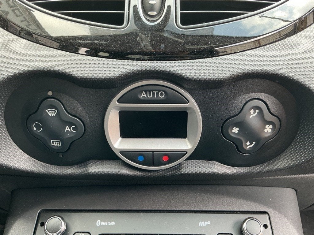 PANNEAU DE COMMANDE CHAUFFAGE CLIMATISATION Twingo II (CN), Renault, Utilisé, Peter-Huppertz-Straße 5
51063  Köln, DE, Dialog.deutschland@renault.de