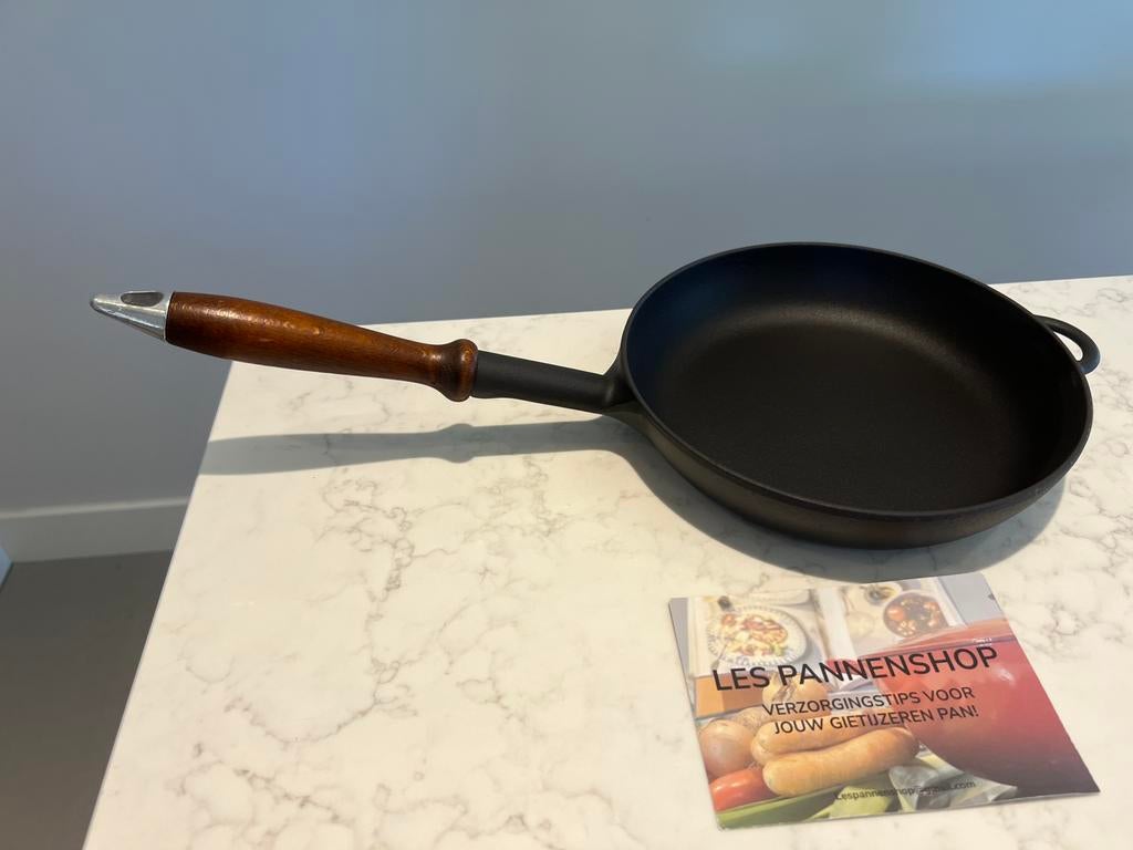 Poêle à frire Staub 24 cm comme neuve, Maison & Meubles, Cuisine | Casseroles & Poêles, Comme neuf, Poêle à frire ou Sauteuse