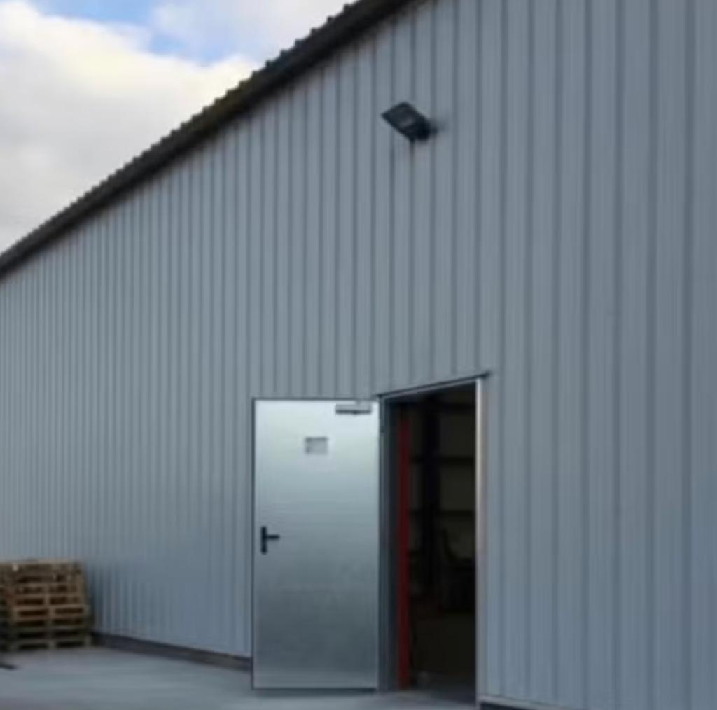 industriedeur metaal geïsoleerd, Doe-het-zelf en Bouw, Ophalen, Gebruikt, Kunststof