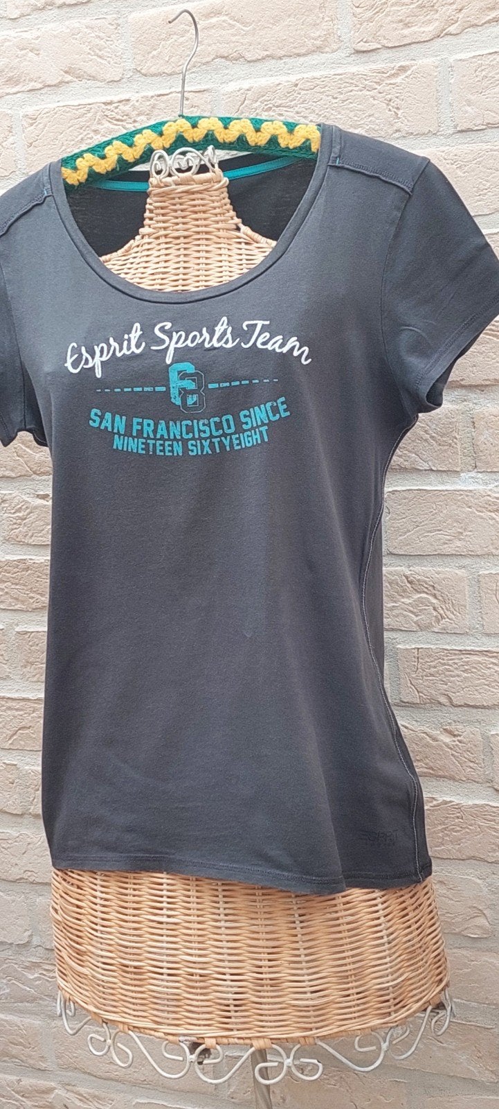 t shirt maat m esprit, Kleding | Dames, T-shirts, Maat 38/40 (M), Overige kleuren, Ophalen of Verzenden, Zo goed als nieuw