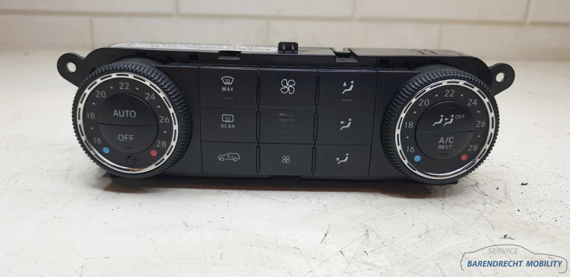 Panneau de chauffage ML 320 CDI R- GL- classe W164 W251 2518, Mercedes-Benz AG, Mercedes-Benz, Utilisé, Mercedesstrasse 120
70372  Stuttgart, DE