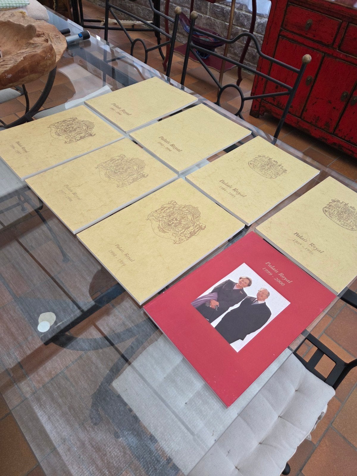 8 livres avec l'agenda famille Royale de Belgique 1993-2000, Collections, Enlèvement ou Envoi