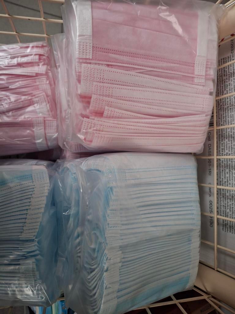 50 blauwe + 50 roze mondmaskers, Ophalen of Verzenden