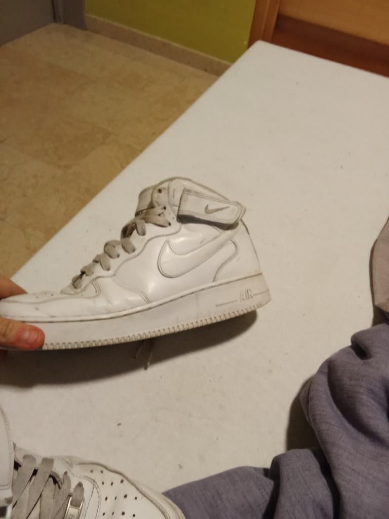 Nike air Force 1 07  ophalen in Beernem veters niet wit meer, Ophalen