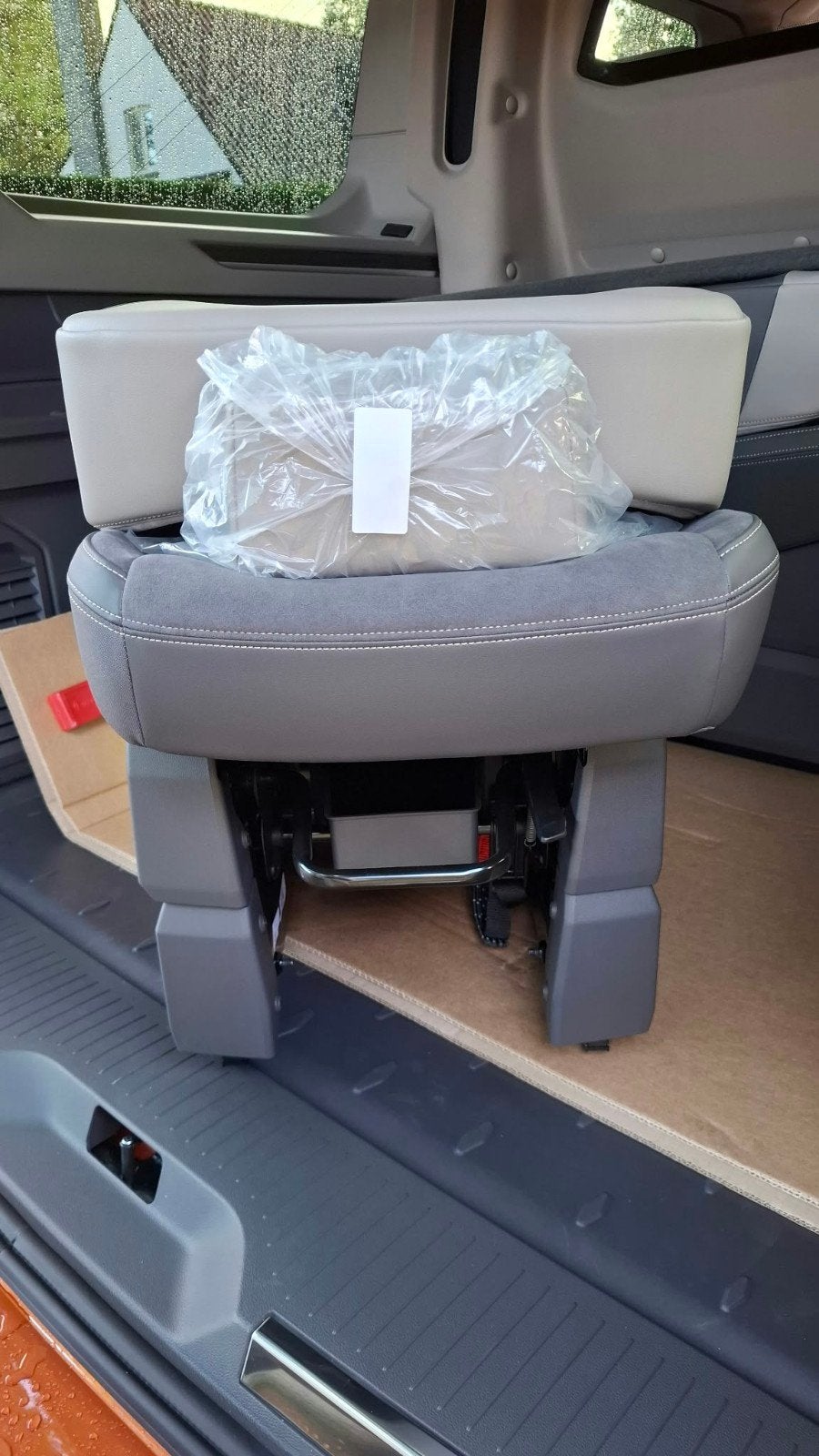 2x Gloednieuwe originele VW Multivan T7 stoelen – 3e zitrij, Auto-onderdelen, Ophalen, Volkswagen