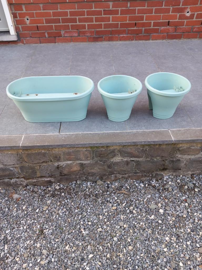 A SAISIR  Lot 3 jardinières  à poser sur rambarde ou à terre, Ophalen