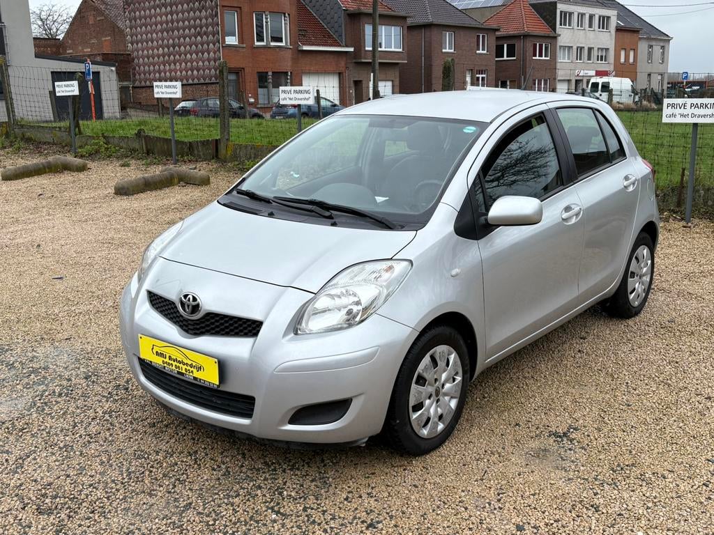 Toyota yaris 1.3 benzine met maar 57.000km, Bedrijf, Handgeschakeld, Euro 4, Yaris