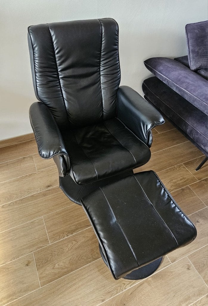 Relaxzetel met poef, Huis en Inrichting, Ophalen, Gebruikt, Leer