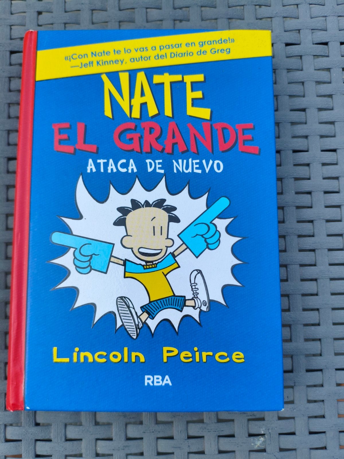 Nate el grande: ataca de nuevo, Boeken, Humor, Ophalen