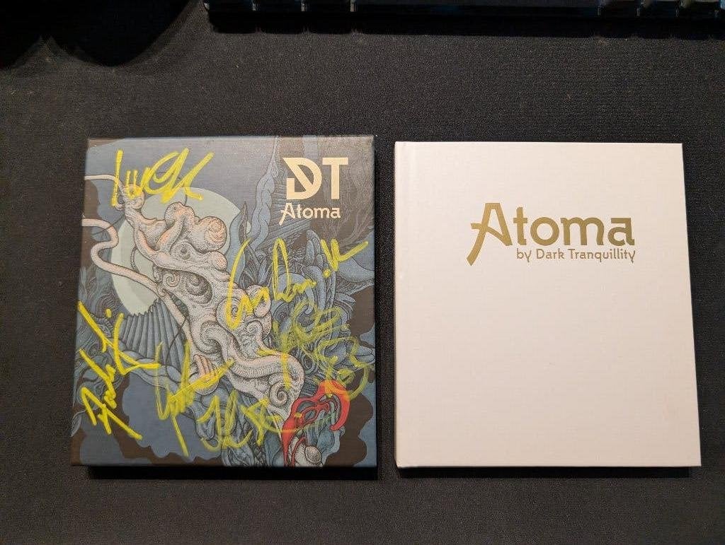 Dark Tranquillity - Atoma (Collector's Edition & Signed), Bonusmateriaal, Overige genres, Ophalen of Verzenden, Zo goed als nieuw