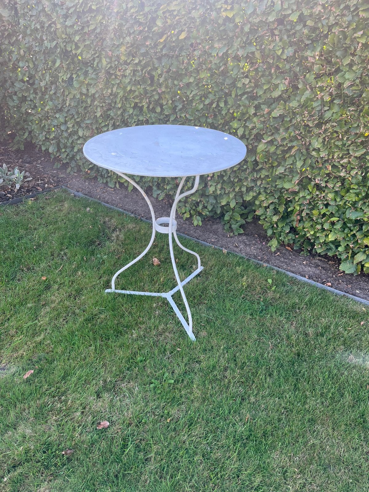 Oude bistro tafel, Tuin en Terras, Ophalen of Verzenden, Gebruikt, Rond, Metaal