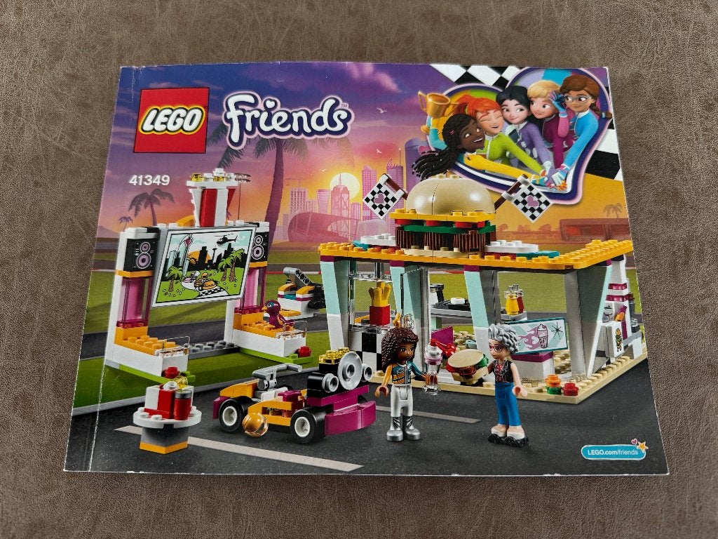 LEGO Friends 41349 Go-Kart Diner, Kinderen en Baby's, Ophalen, Lego, Friends, Zo goed als nieuw