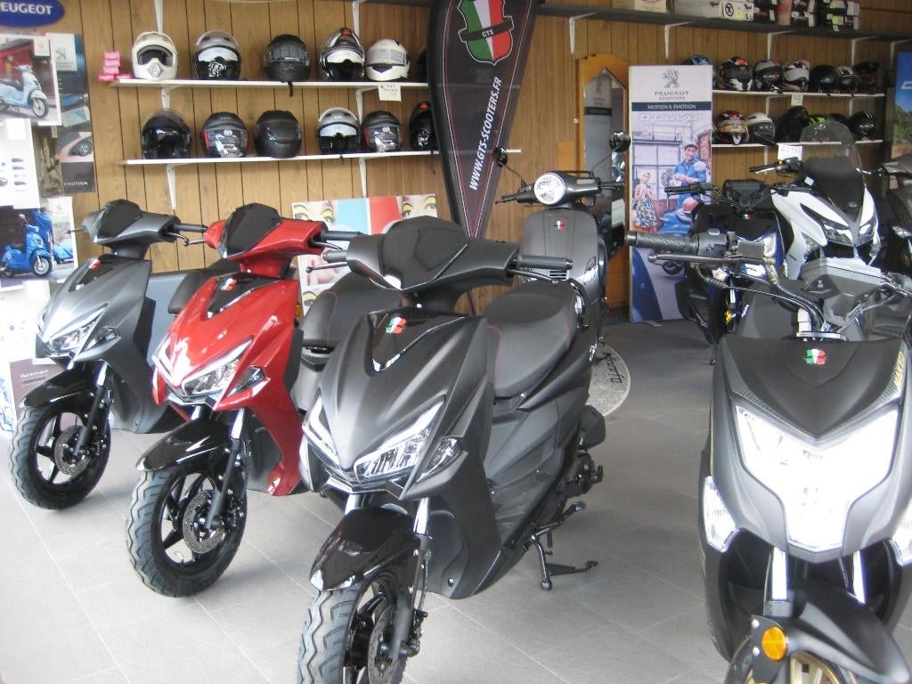 GTS Sirocco a 1.799 € en stock en 25 km Garantie 3 Ans, Vélos & Vélomoteurs, Scooters | Marques Autre, Neuf, Enlèvement, Essence