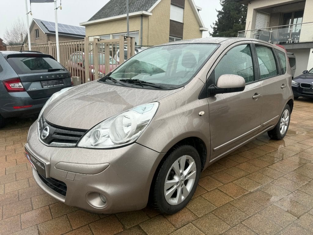 Nissan Note 1.4 benzine, Stof, 139 g/km, https://public.car-pass.be/vhr/2b662b24-5639-446d-a8b2-02665b975c47, 4 cilinders