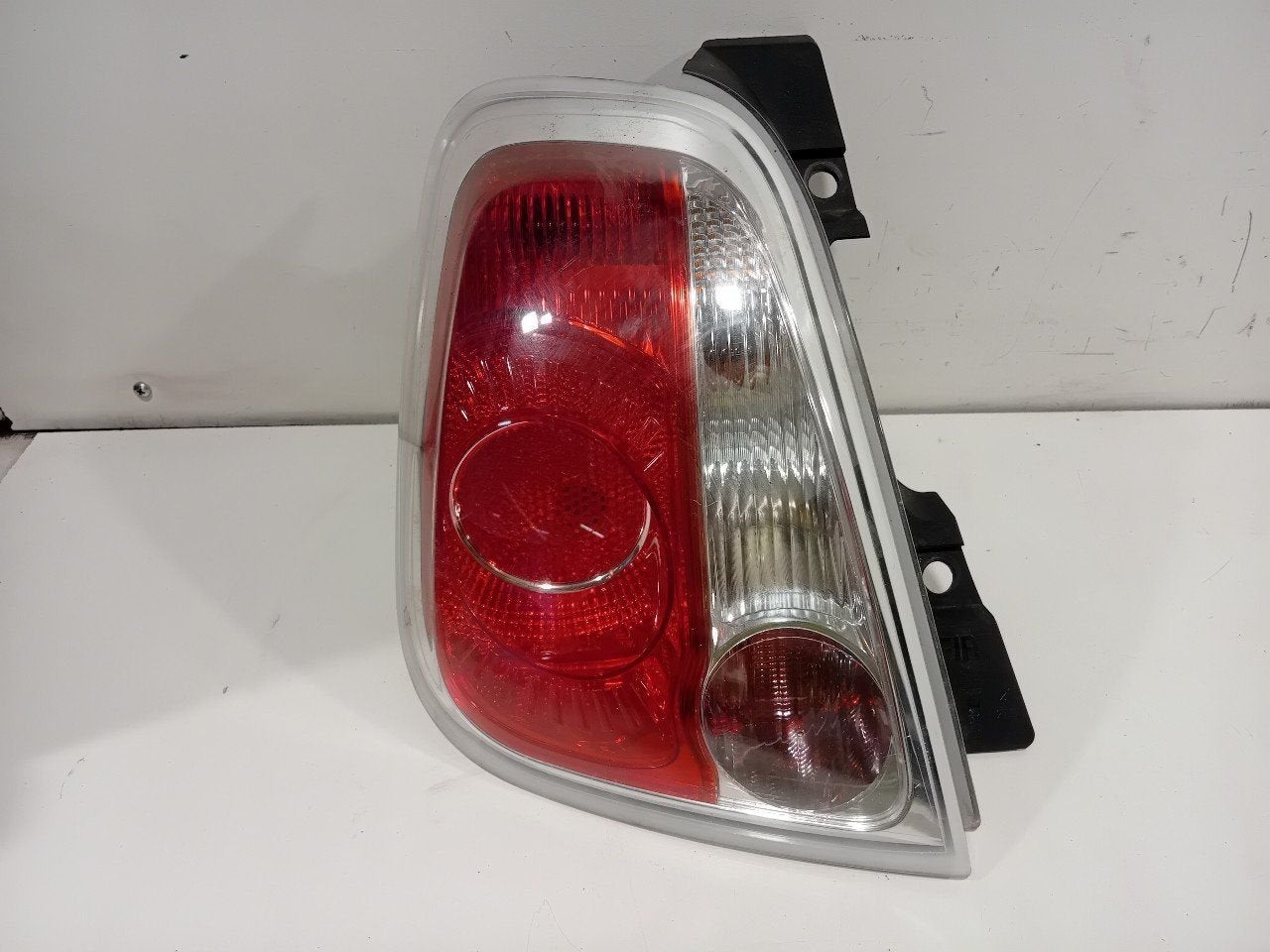 Achterlicht links buiten Fiat 500, Onderdelen@venauto.nl, Van der Ven Autorecycling B.V., Gebruikt, Ettenseweg 76, 4706 PB Roosendaal, The Netherlands