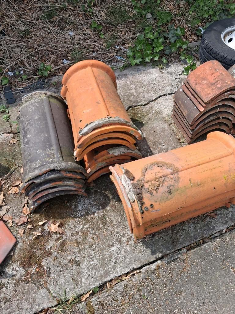 Monarques et bacs de ventilation, Tuiles, Autres couleurs, Pierre ou Argile, Enlèvement
